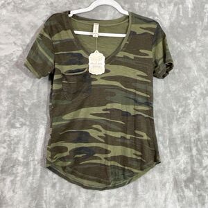 NWT Altar’d State Camo Print v-neck pocket T Shirt size XS green new